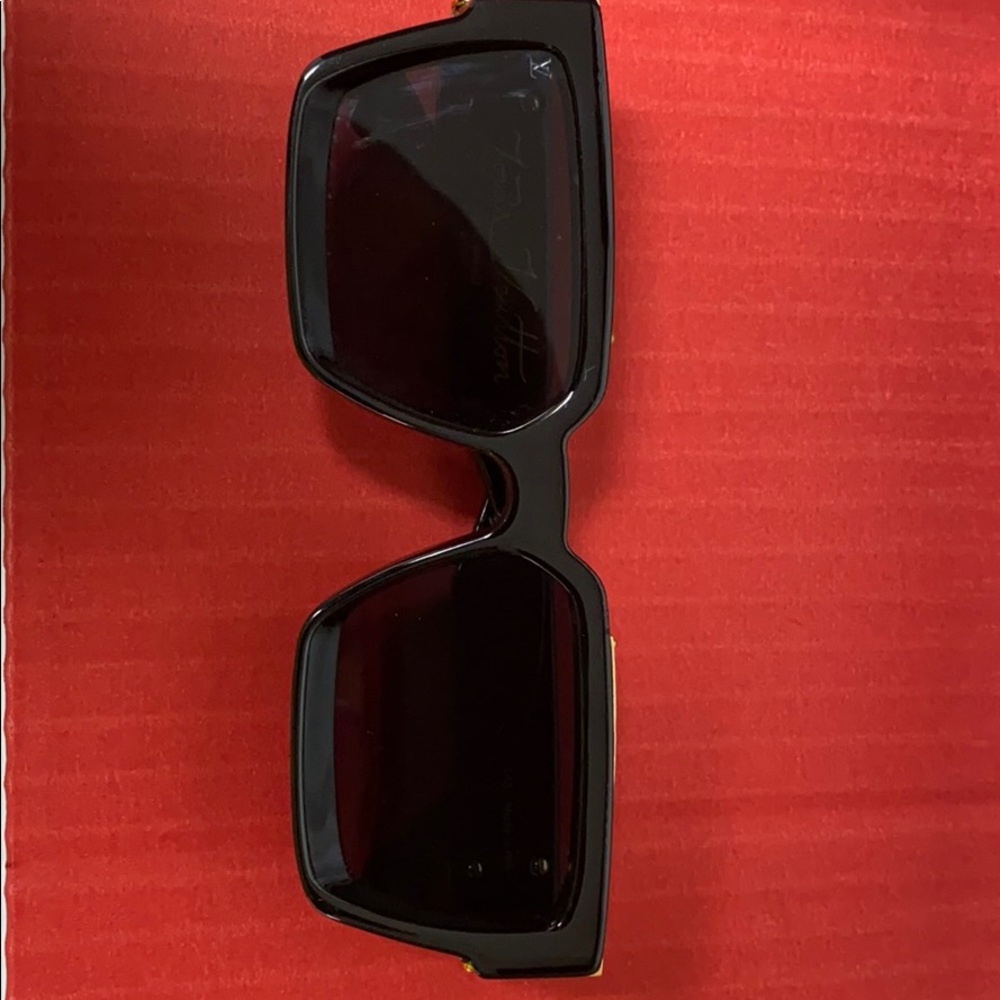 Louis vutton sun glasses